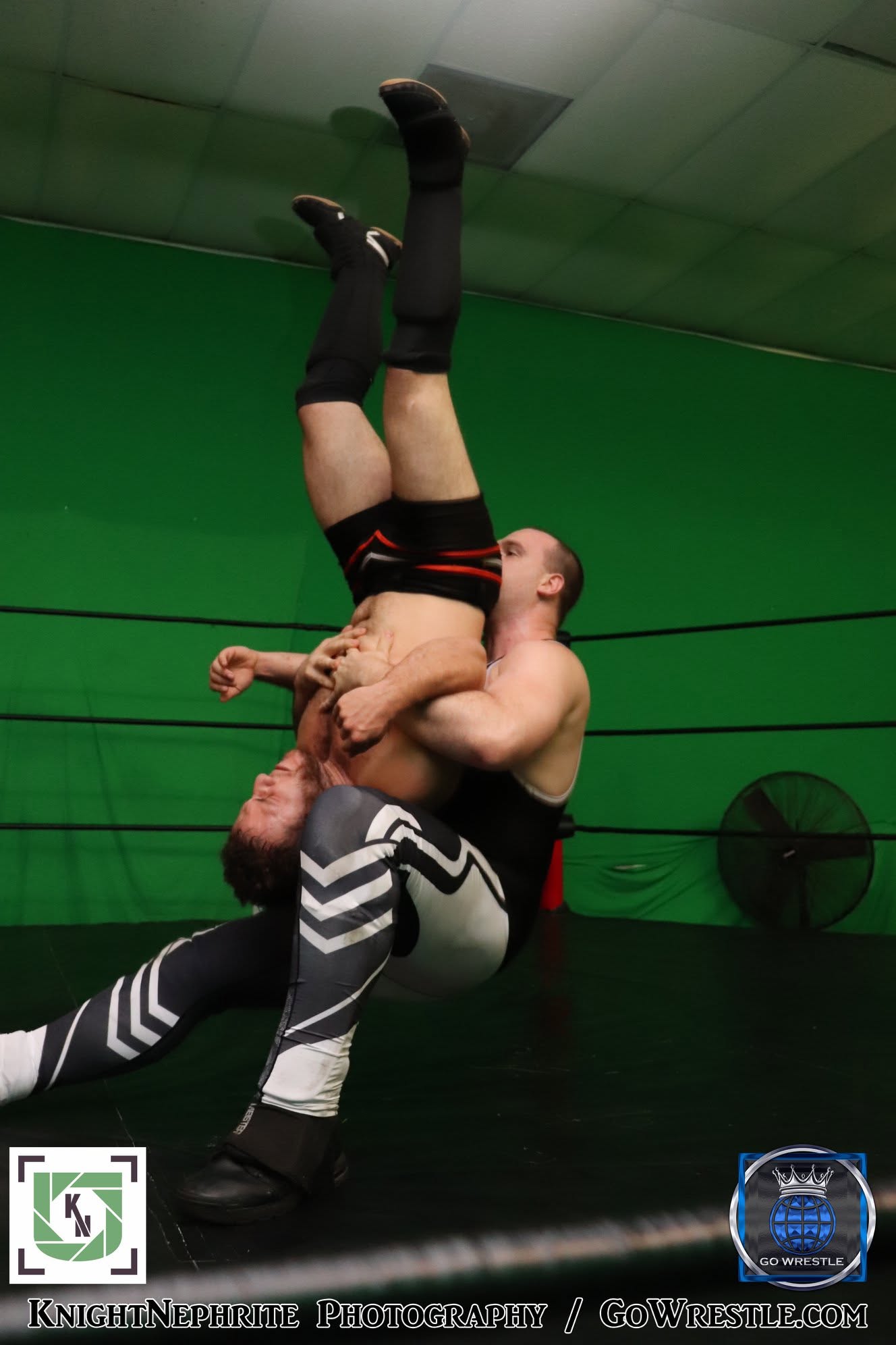 King hits a massive piledriver to advance!